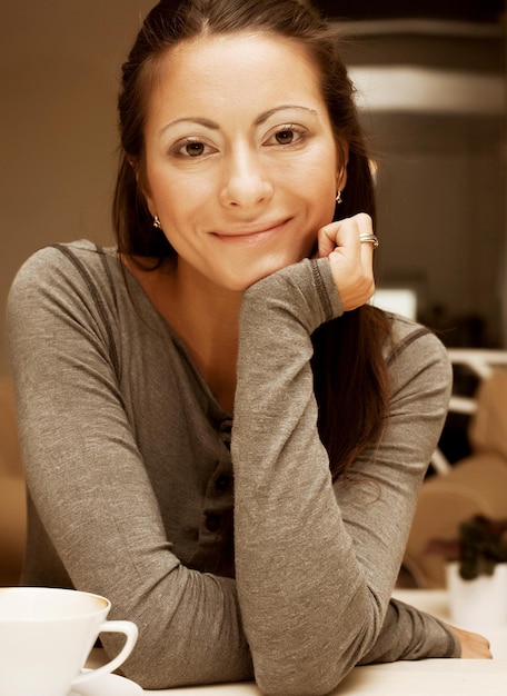 Foto retrato da mulher de sorriso