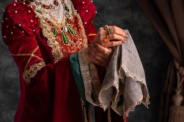 Foto retrato da rainha medieval com lenço