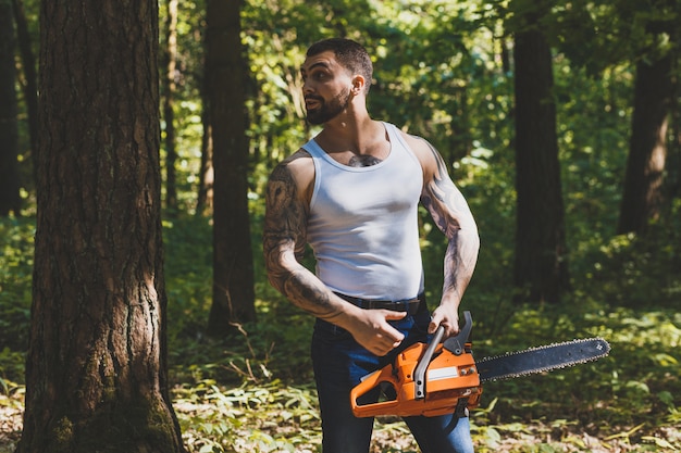 Foto retrato, de, agressivo, macho muscular, lumberjack