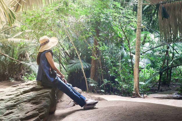 Retrato, de, assento mulher, ligado, pedra, parque nacional