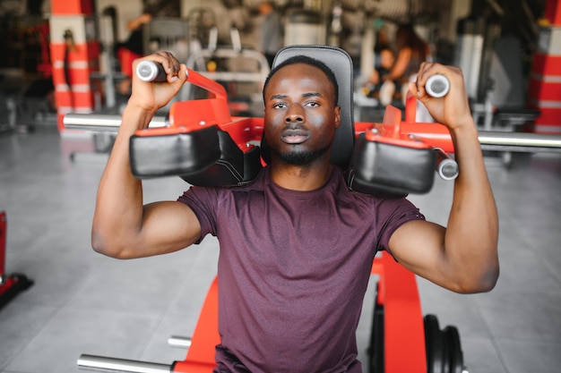 Retrato de atleta afro-americano masculino em treinamento