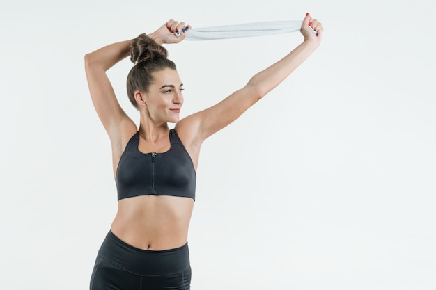 Retrato de atleta feminina positiva em bom ajuste