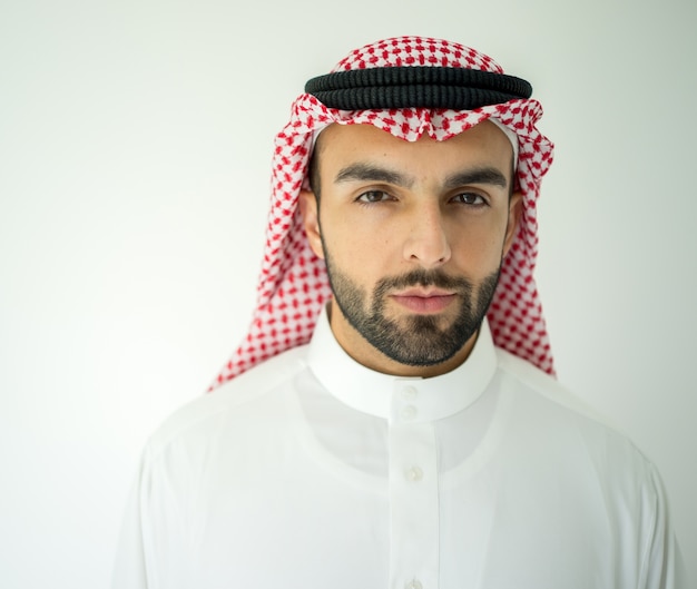 Retrato de atraente saudita saudita