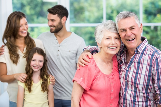 Retrato de avós com a família