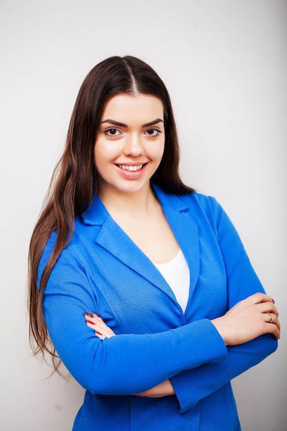 Retrato, de, bonito, mulher jovem, com, sério, olhar