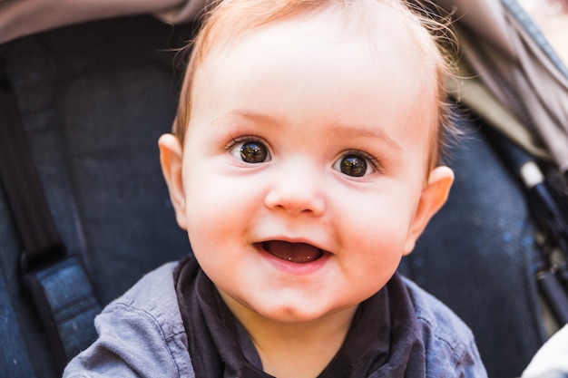 Retrato, de, bonito, sorrindo, bebê fofo