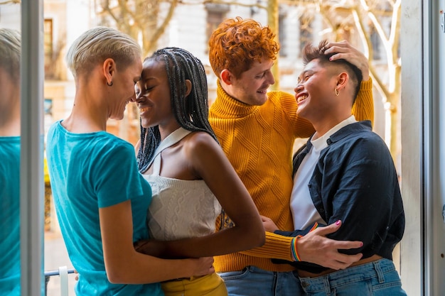 Retrato de casais de gays e lésbicas em uma pose de amor conceito lgtb