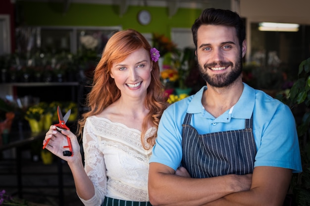 Retrato de casal dançando e sorrindo