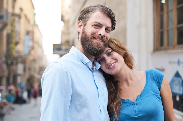 Retrato de casal na rua