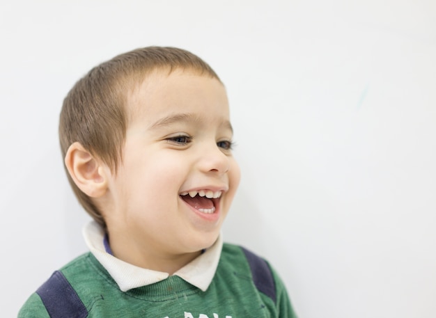 Retrato de criança feliz