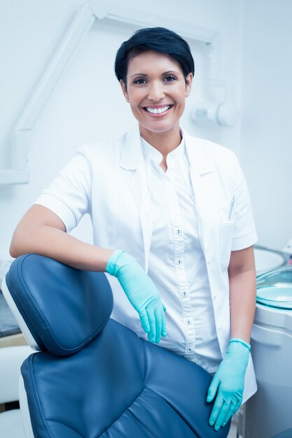 Retrato de dentista feminino