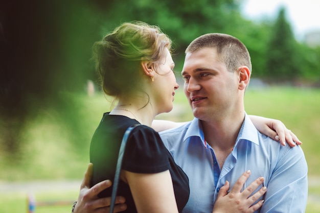 Foto retrato, de, dois, bonito, jovem, amantes