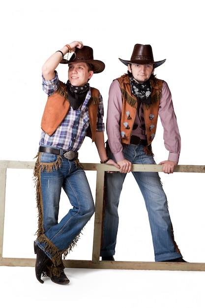Retrato de dois cowboys ao máximo isolado