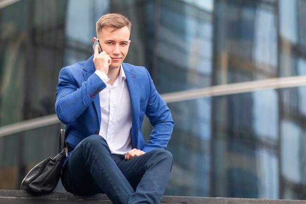 Retrato de empresário bem-sucedido e confiante