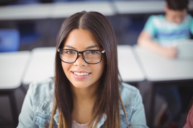 Retrato de estudante sorridente