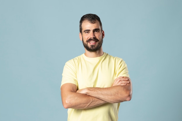 Foto retrato de estúdio de jovem