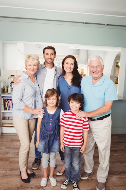 Foto retrato de família feliz