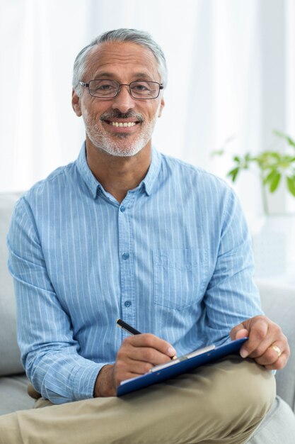 Retrato, de, feliz, doutor, escrita, ligado, um, área de transferência, casa