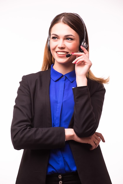 Retrato de feliz sorridente alegre suporte telefonista no fone de ouvido, isolado na parede branca