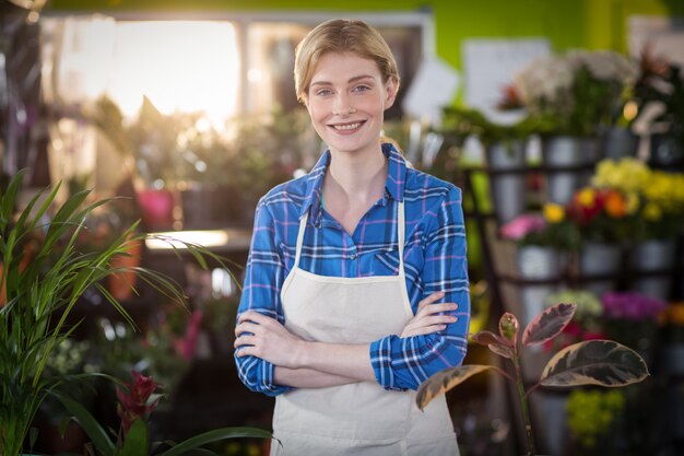 Retrato de florista feminino sorrindo