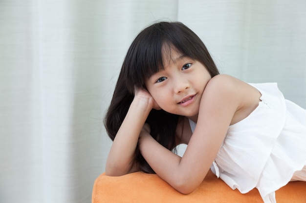 Retrato de garota asiática.