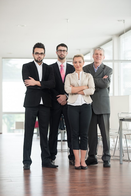 Retrato de grupo de pessoas de negócios e executivos