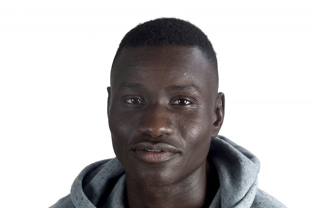 Retrato, de, homem africano, branco, fundo