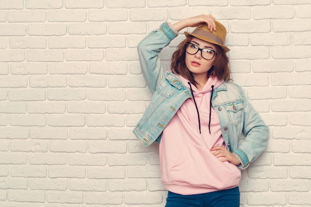 Retrato, de, jovem, elegante, hipster, mulher