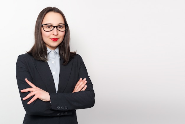 Retrato de jovem empresária em branco