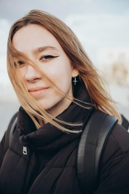 Retrato, de, jovem, loiro, mulher