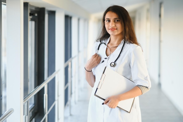 Retrato de médica indiana