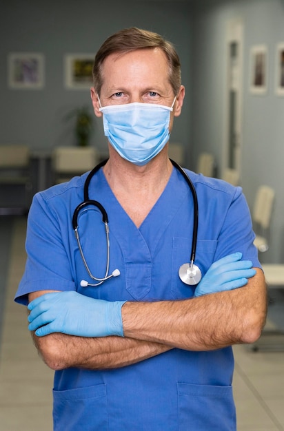 Foto retrato de médico masculino