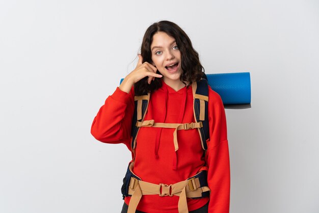 Retrato de menina alpinista com mochila