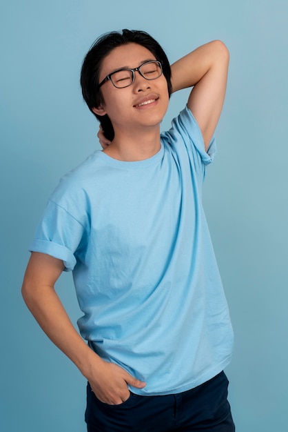 Foto retrato de menino adolescente asiático