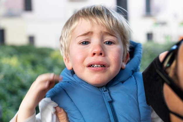 Retrato de menino chorando