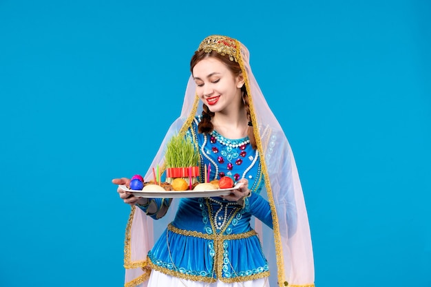 retrato de mulher azeri em trajes tradicionais