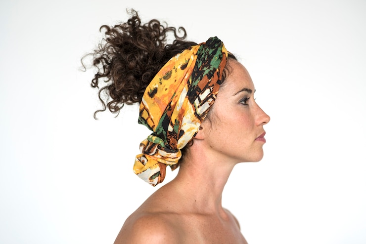 Foto retrato, de, mulher bonita, com, cabelo ondulado