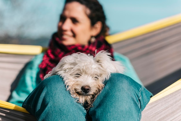 Retrato de mulher com cão