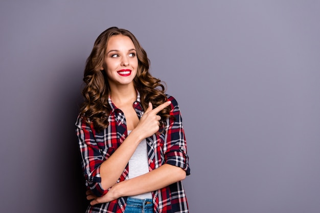 retrato de mulher com lábios vermelhos