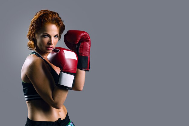 Retrato, de, mulher, em, luvas boxing