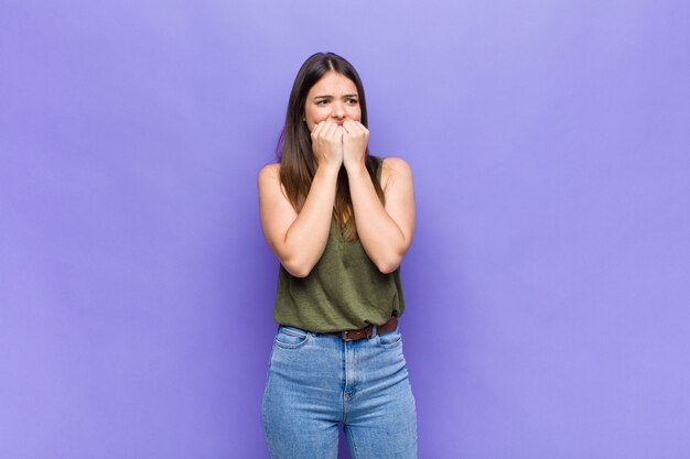 Retrato de mulher jovem bonita