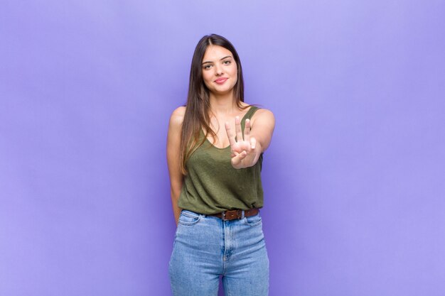 Retrato de mulher jovem bonita