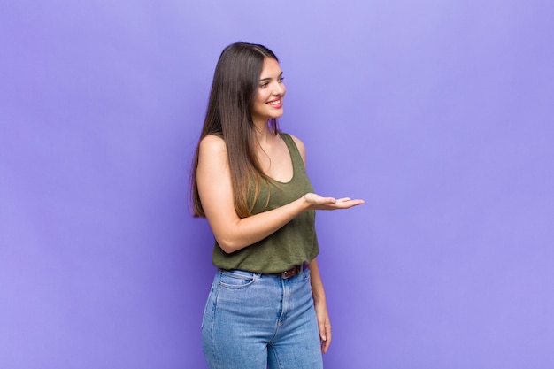 Retrato de mulher jovem bonita