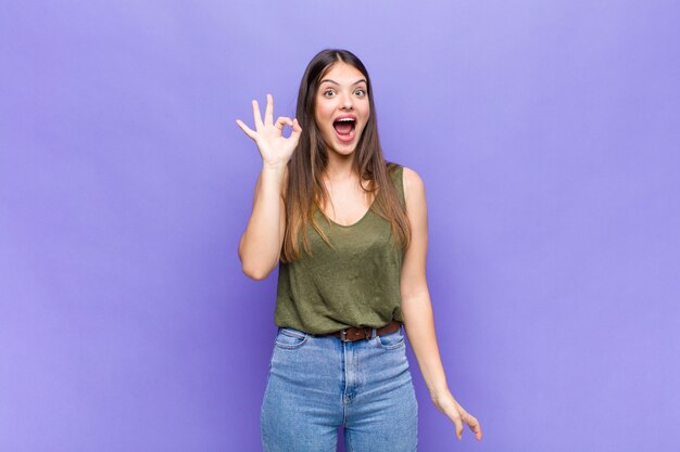 Retrato de mulher jovem bonita