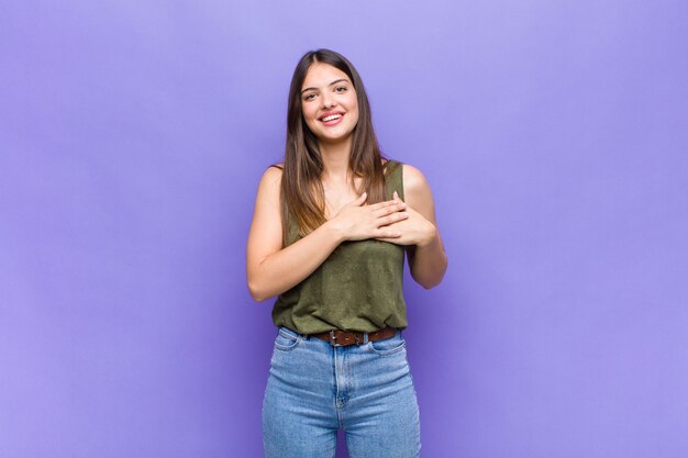 Retrato de mulher jovem bonita