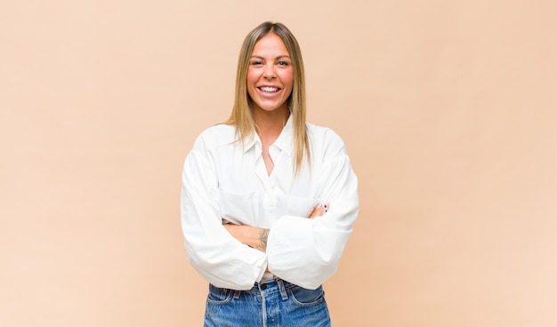 Retrato de mulher jovem bonita