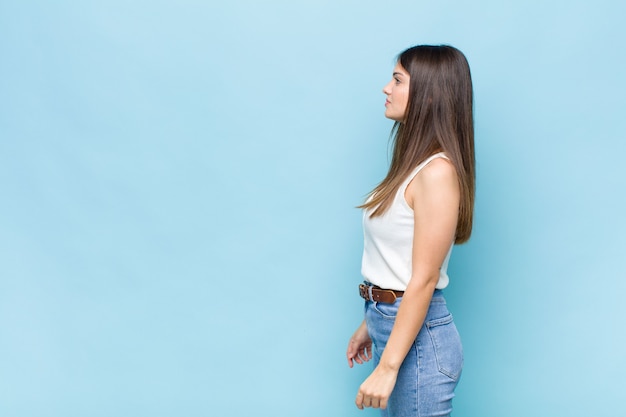 Retrato de mulher jovem bonita