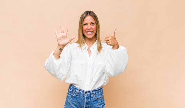 Retrato de mulher jovem bonita