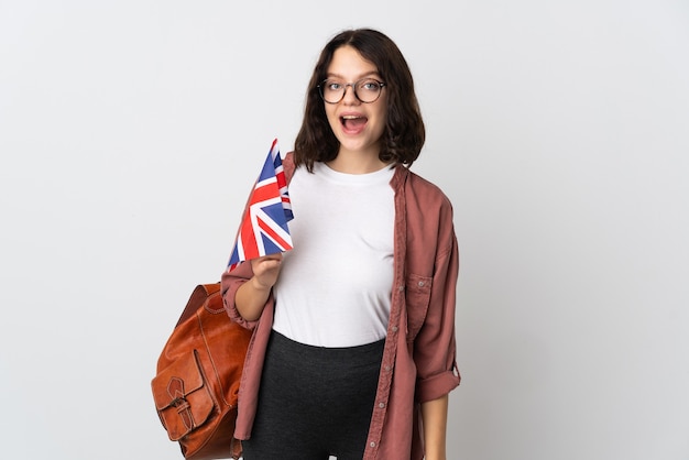 retrato de mulher jovem com bandeira e mochila