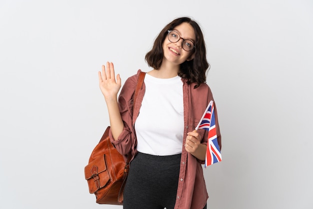 retrato de mulher jovem com bandeira e mochila